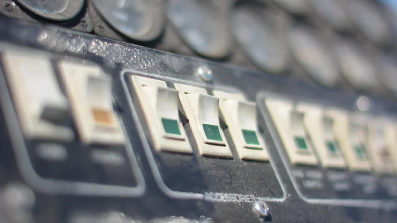 Innowacje w dziedzinie elektroniki stosowanej w nowoczesnych instalacjach elektroenergetycznych