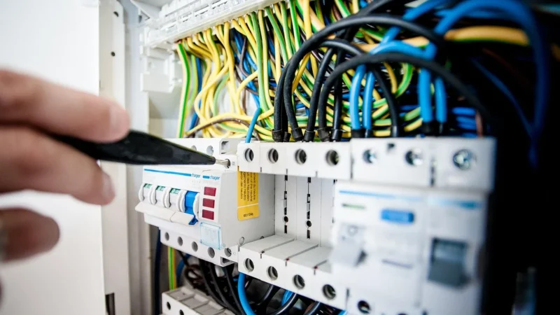 Innowacyjne systemy sterowania w elektryce: wyzwania i perspektywy