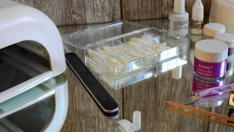 Manicure hybrydowy – idealne połączenie trwałości i pięknego wyglądu