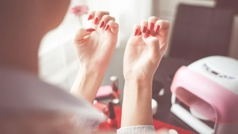 Najlepsze żele do manicure hybrydowego: Wybór dla perfekcyjnego wykończenia